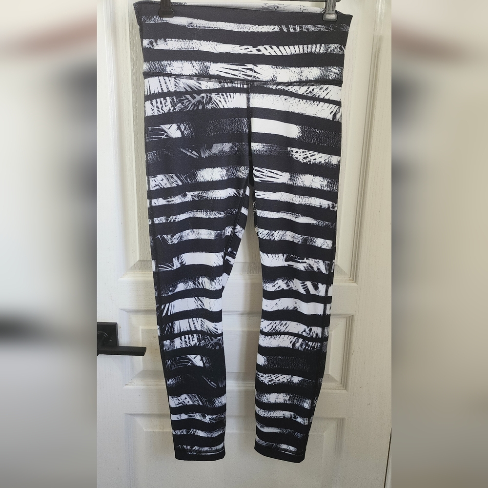 Lululemon wunder unders highrise  Shady Palms black/White Roll Down Waist